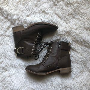 Tucker Tate girls Brown Boots W/ mini heel 👢